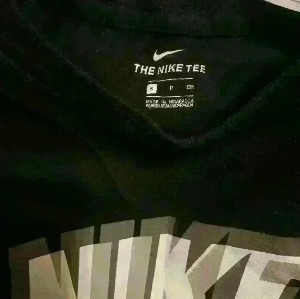 Nike Graphic Tee Boys Size Small Short Sleeve T-shirt - Picture 4 of 4